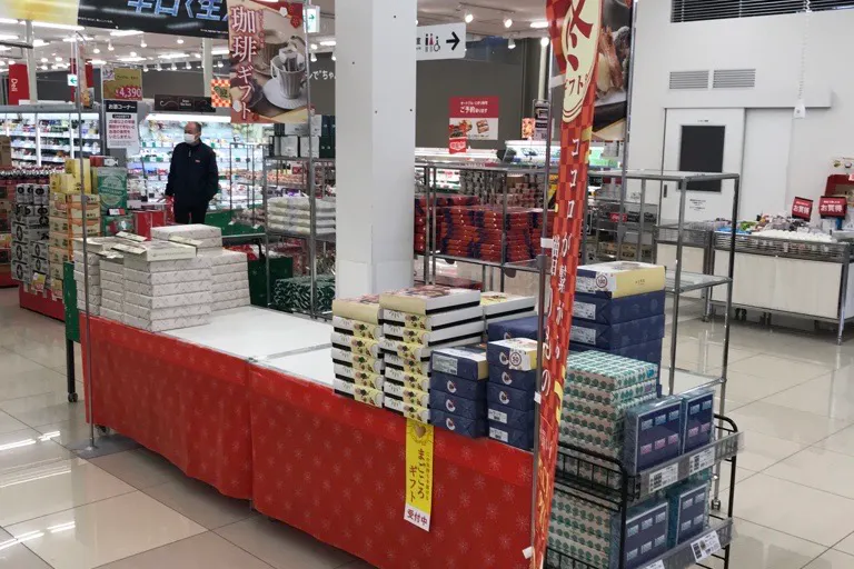 【西友 佐久野沢店】店内入口付近 プロモーション用途や物販、食物販のポップアップストアに最適なスーパー店内催事イベントスペース
