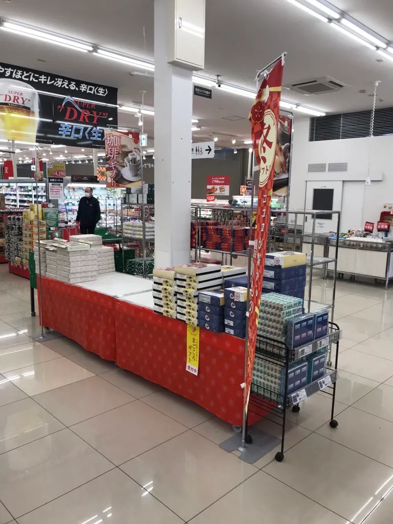 【西友　佐久野沢店】店内入口付近　プロモーション用途や物販、食物販のポップアップストアに最適なスーパー店内催事イベントスペース