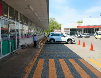 【マックスバリュ平内店】農産側入口前駐車場（キッチンカー） キッチンカー出店に最適なスーパー店外催事イベントスペース