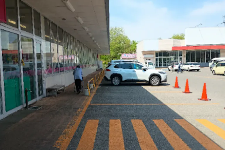【マックスバリュ平内店】農産側入口前駐車場(キッチンカー) キッチンカー出店に最適なスーパー店外催事イベントスペースの画像3