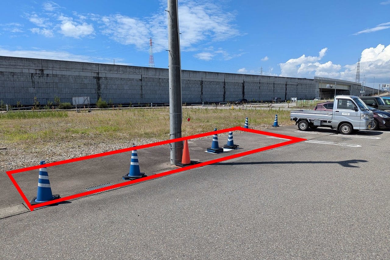 【明文堂書店TSUTAYA高岡射水店】キッチンカーや物販に適した駐車場スペース