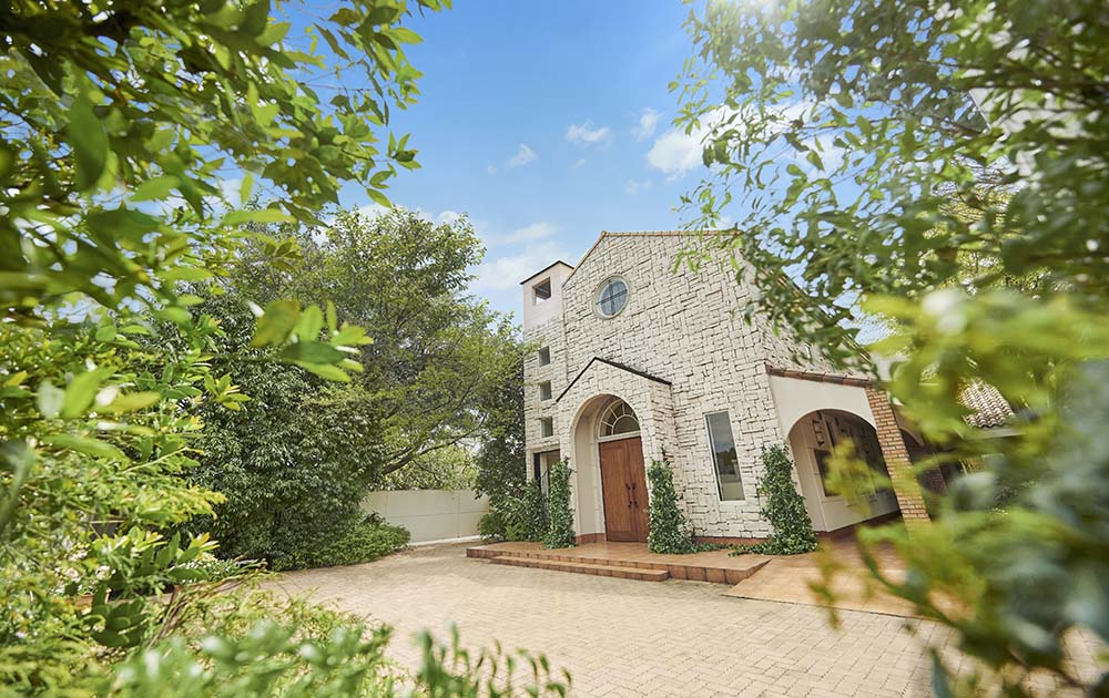 【小山市城東】撮影やレセプションパーティーに利用可能なフォーマルデザインのイベントスペース(チャペル)の画像2