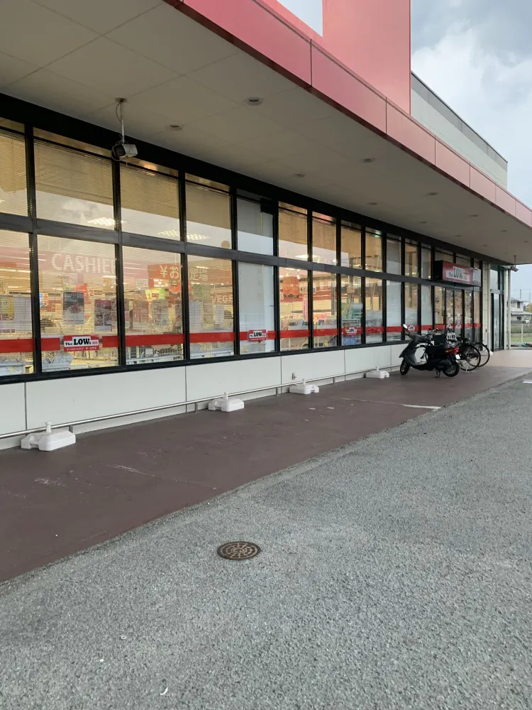 【ザ・ロウズ西浜】販促プロモーションに最適な軒下スペース