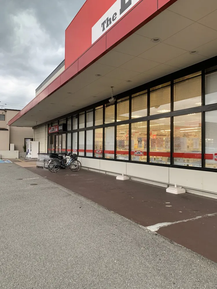 【ザ・ロウズ西浜】販促プロモーションに最適な軒下スペース