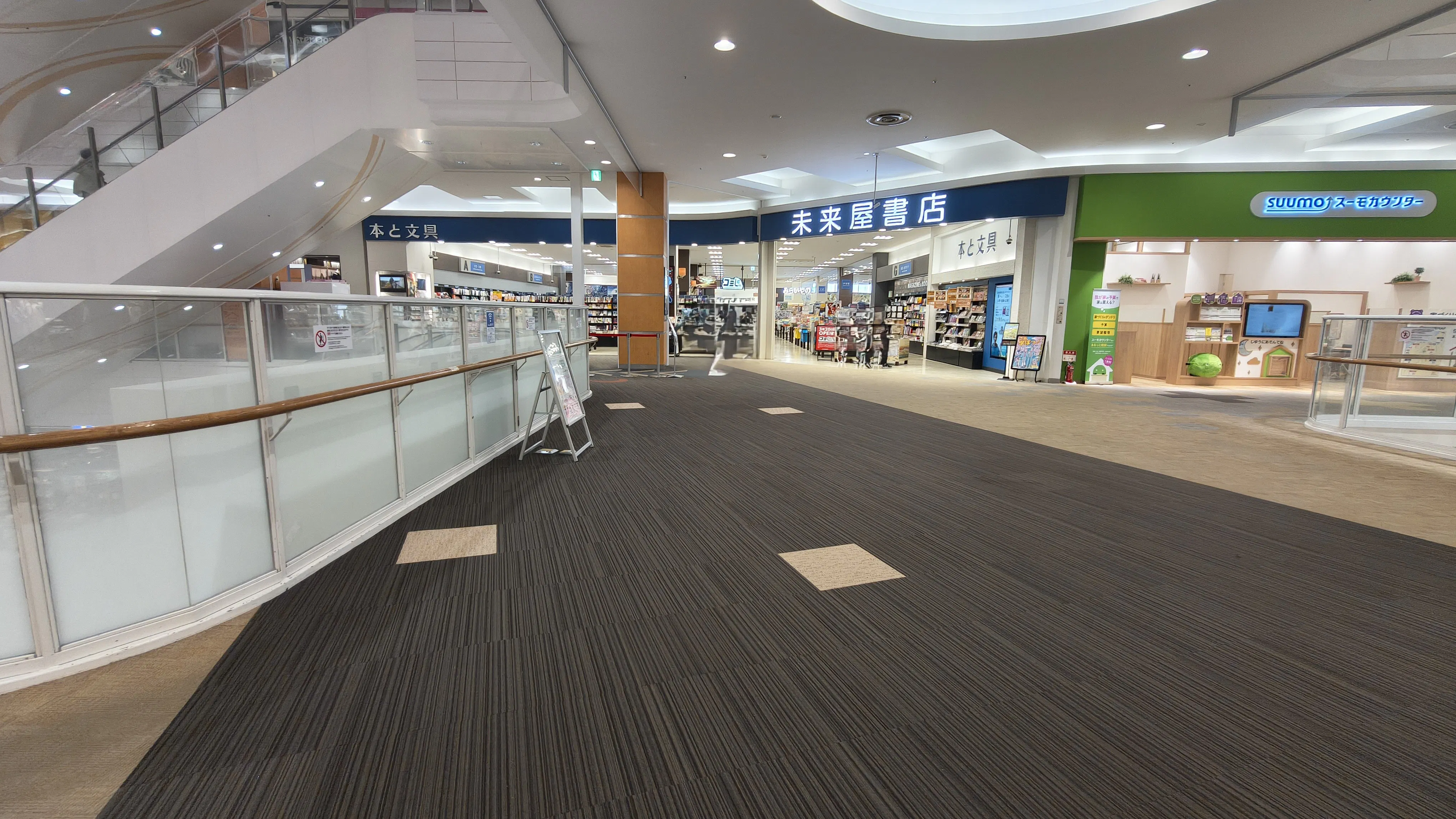 【イオンモール新潟亀田インター*】1F未来屋書店前