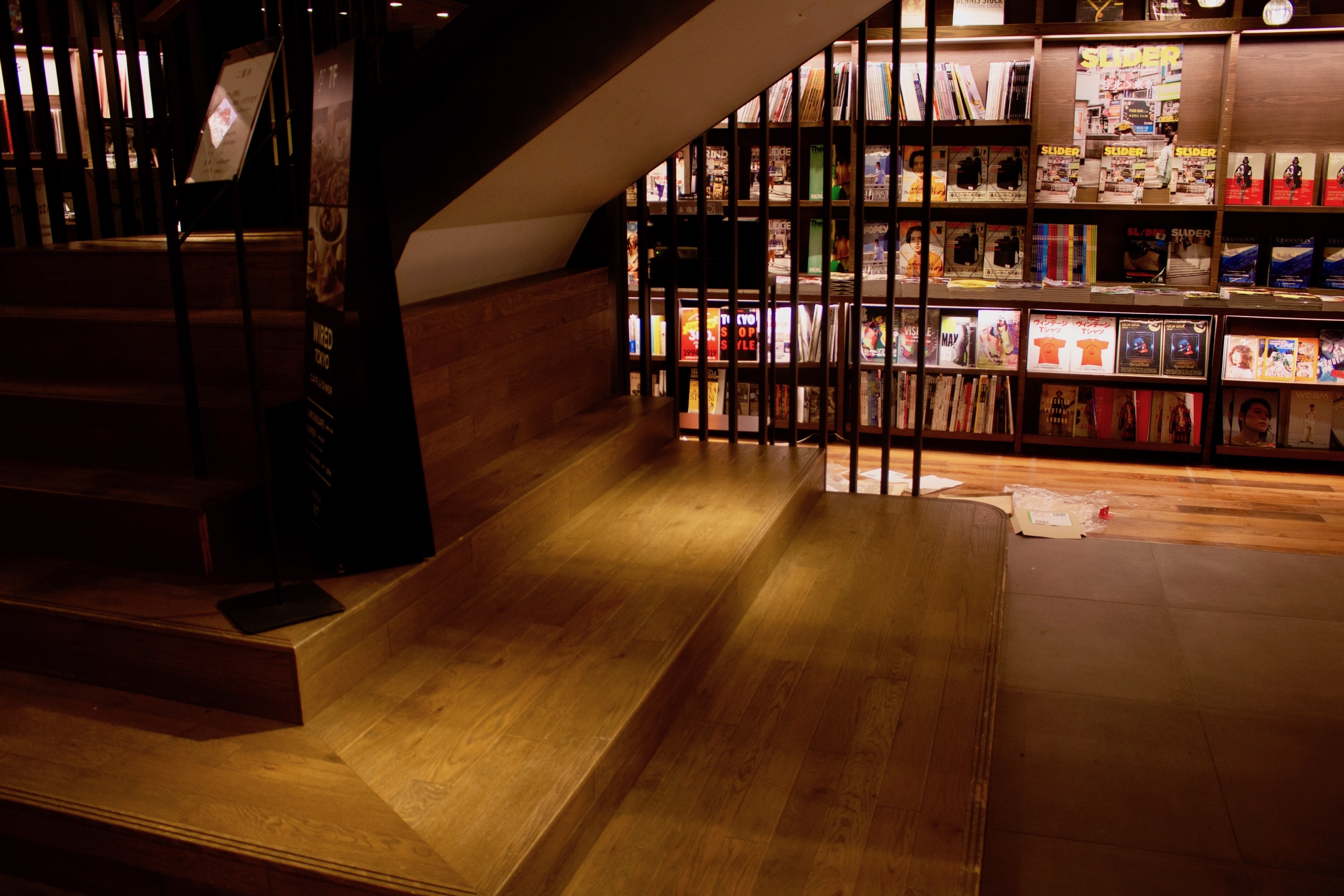 SHIBUYA TSUTAYA 階段下スペース 外観