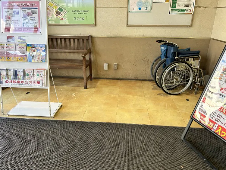 【オークワ高野口】販促キャンペーンやプロモーションイベントに適した風除室スペース