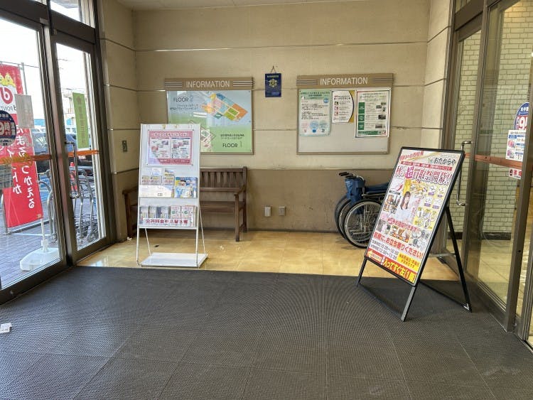 【オークワ高野口】販促キャンペーンやプロモーションイベントに適した風除室スペースの画像