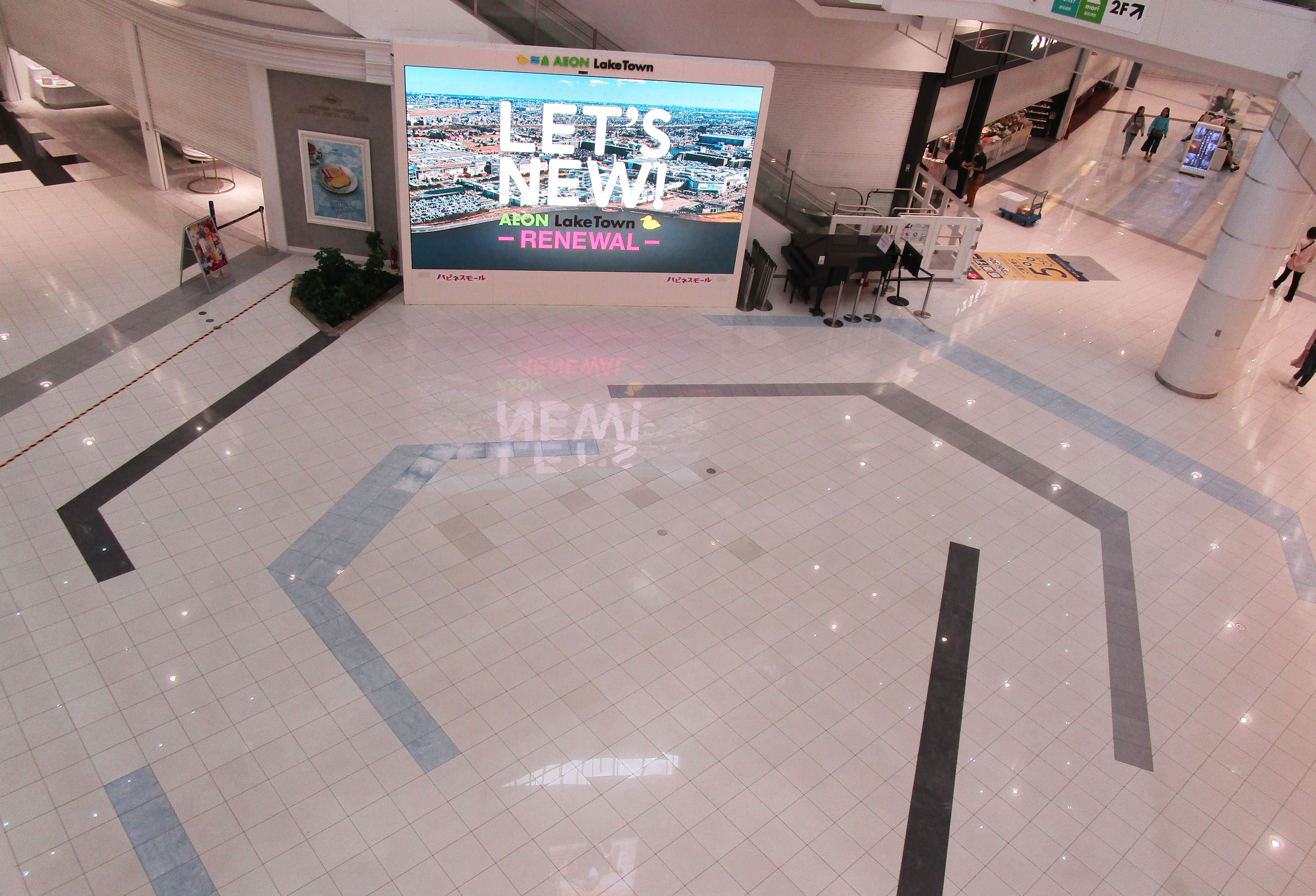 【イオンレイクタウンkaze】1F　光の広場