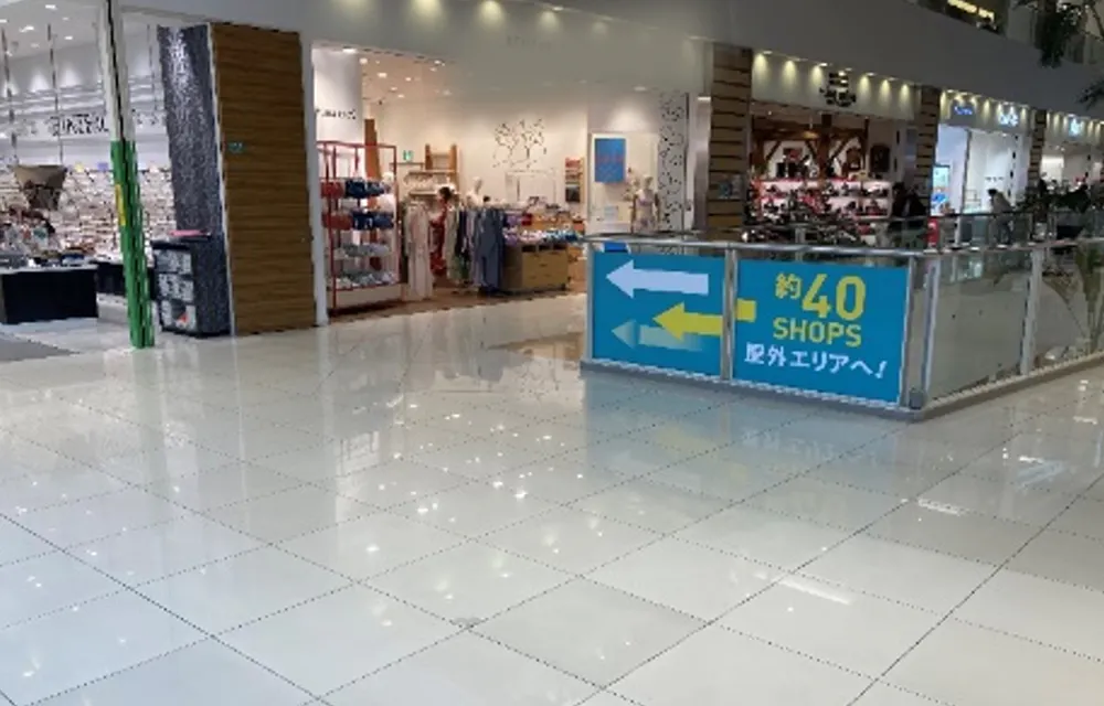 【ラゾーナ川崎プラザ】3階 Plaza East側吹き抜け前