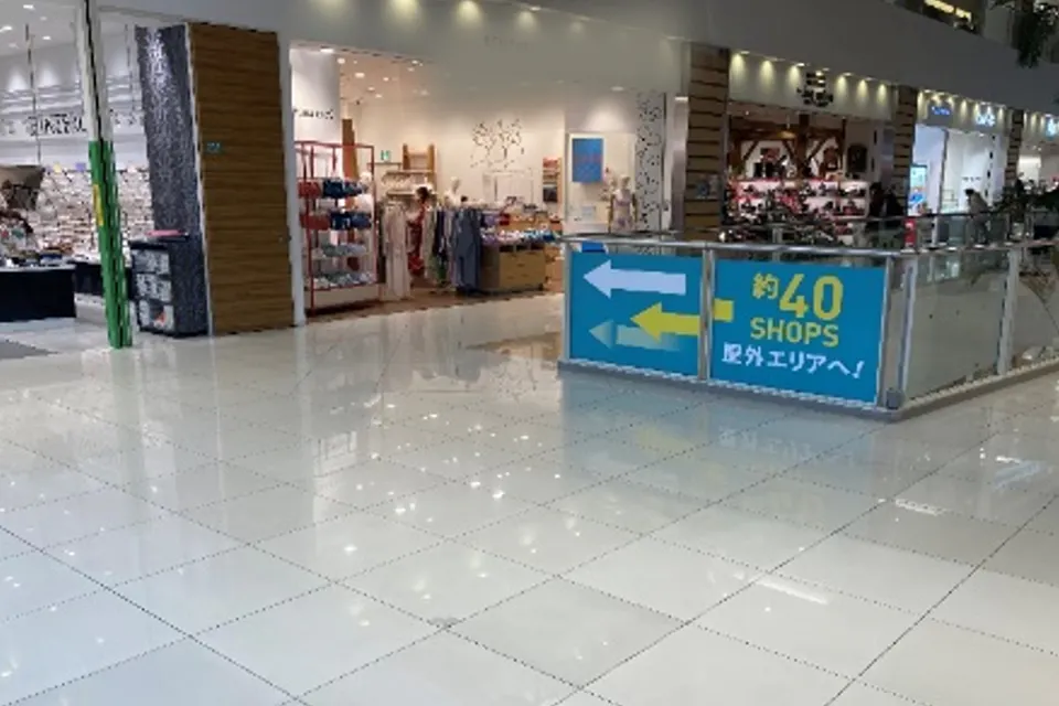 【ラゾーナ川崎プラザ】3階 Plaza East側吹き抜け前