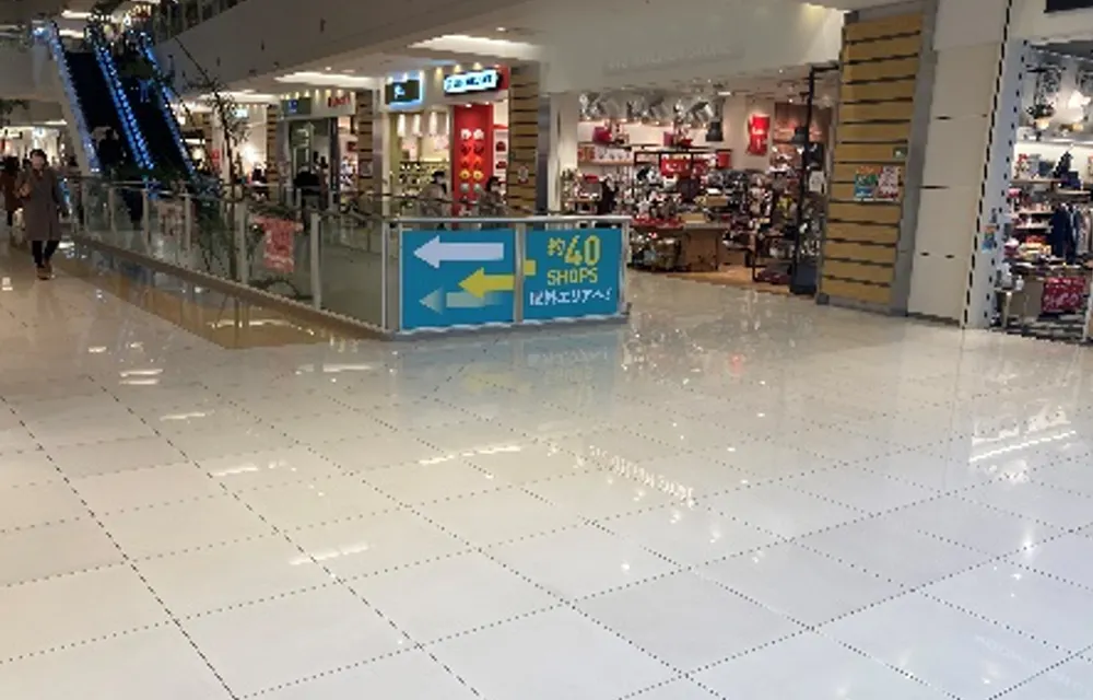 【ラゾーナ川崎プラザ】3階 Plaza East側吹き抜け前