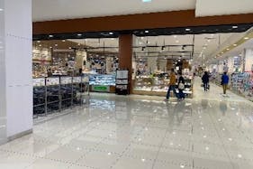 【イオンモール東員】1階 コスモスコートカート裏