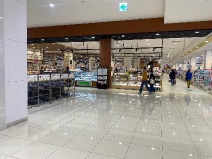 【イオンモール東員】1階 コスモスコートカート裏