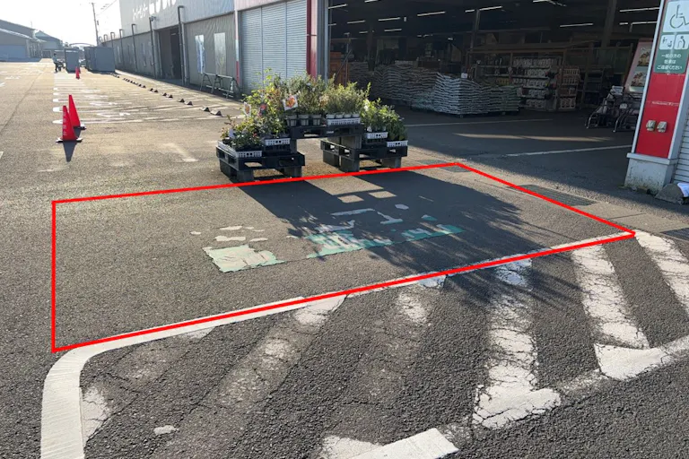 【スーパーセンターニシムタ岩川店】キッチンカーに最適な食鮮館側駐車場スペースの画像1
