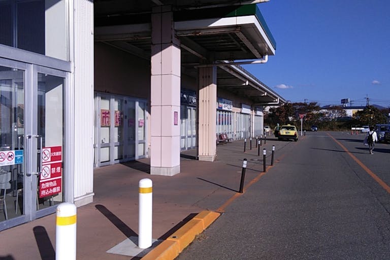 【イオンスーパーセンター本荘店】キッチンカーの出店に最適なスーパーセンター内の屋外イベントスペースの画像1