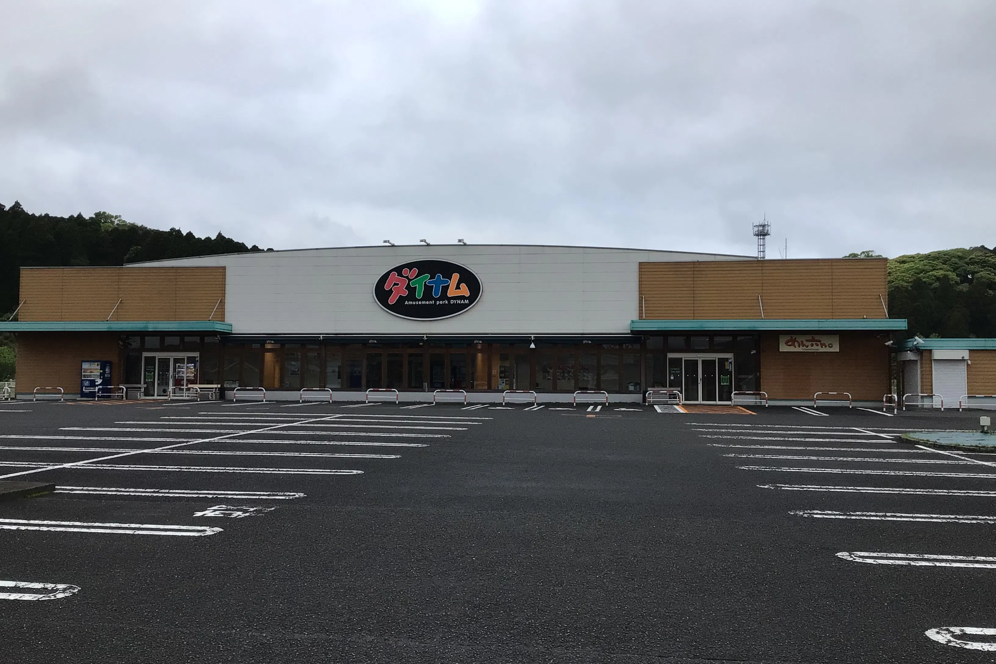 【ダイナム鹿児島加世田店】キッチンカー出店やプロモーションイベントに最適なアミューズメント施設のイベントスペース