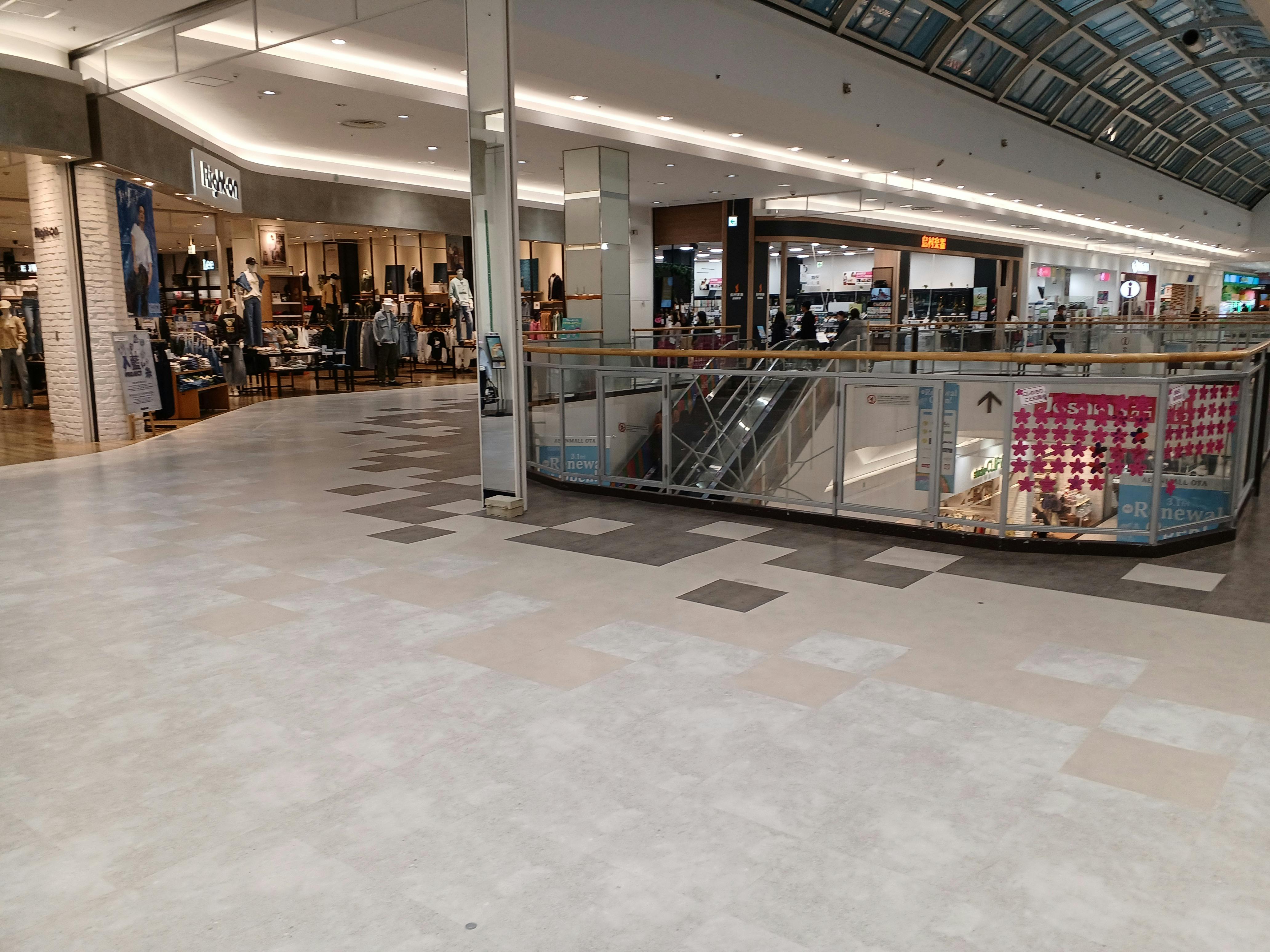 【イオンモール太田】2F ライトオン前の画像