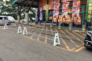 【ダイナム秋田五城目店】キッチンカーに最適なアミューズメント施設のイベントスペース(店舗出入口前)
