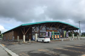 【ダイナム秋田五城目店】キッチンカーに最適なアミューズメント施設のイベントスペース(店舗出入口前)