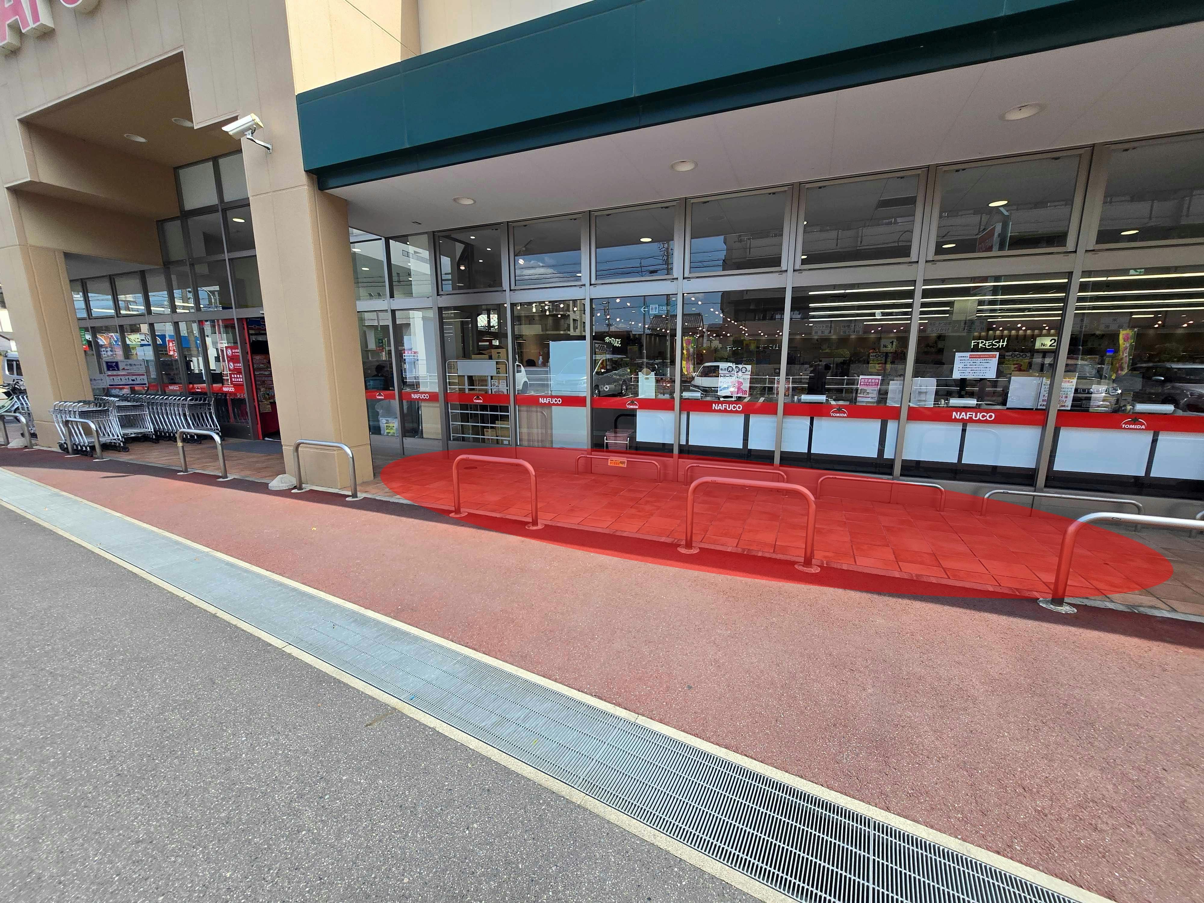 【ナフコトミダ貴船店】キッチンカーや販促プロモーションに最適な入口近くの屋外スペースの画像