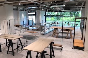 【渋谷駅7分】アパレル展示会やポップアップストアに適した豊富な什器が便利な広々イベントスペース
