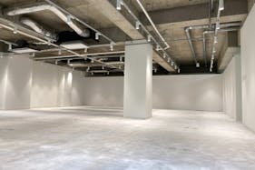 【渋谷駅7分】アパレル展示会やポップアップストアに適した豊富な什器が便利な広々イベントスペース