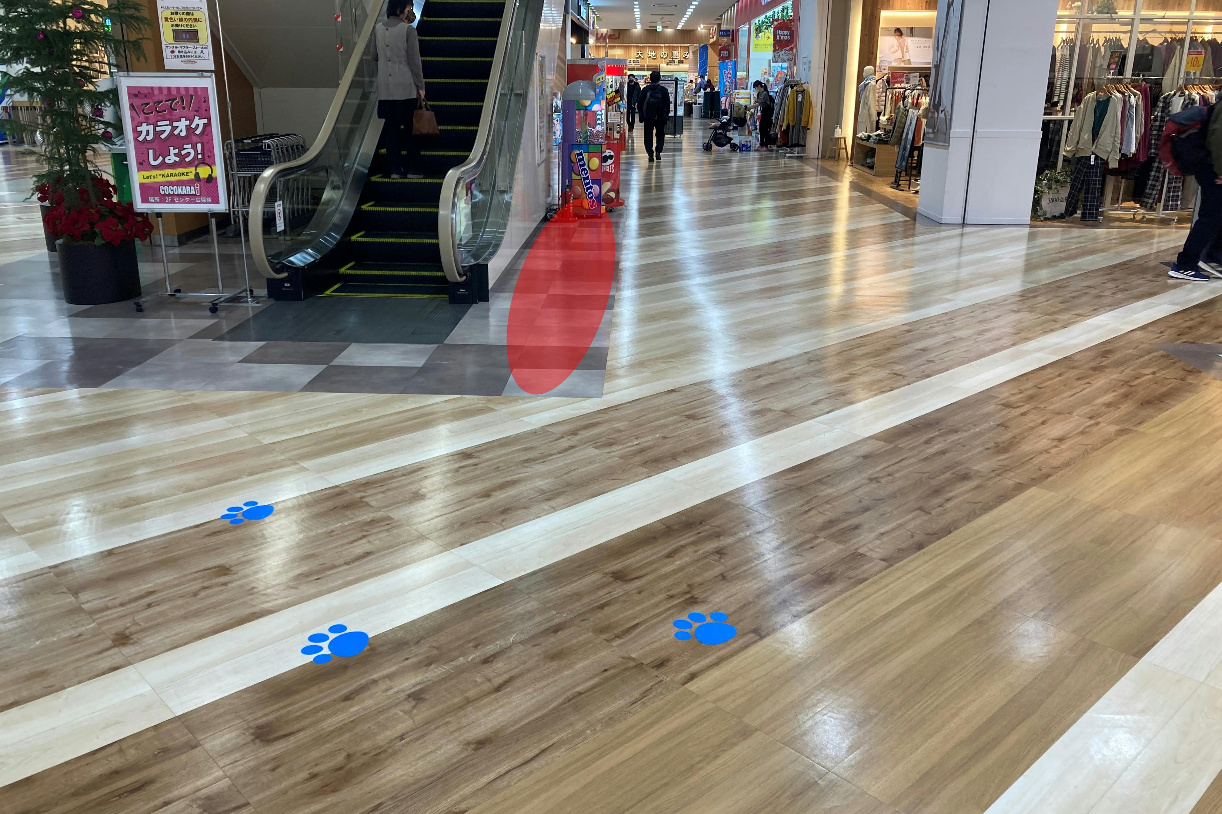 【アクロスモール新鎌ケ谷】食物販のポップアップストアやプロモーションに最適なショッピングモール1Fにある中央エスカレーター上り横のイベントスペース