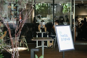 【中目黒駅徒歩4分】コンクリート・白壁の洗練された駒沢通りに面した路面のカフェ併設スペース