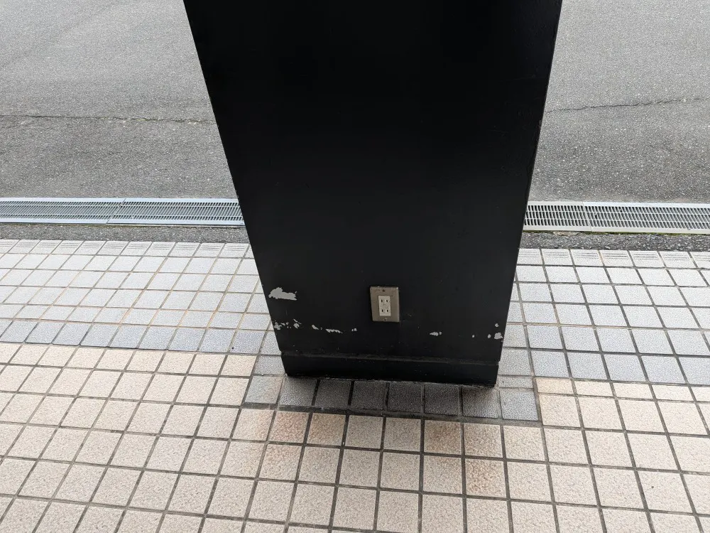 【天満屋ハピーズ老松店】入口横 左側 各種プロモーション、会員獲得イベントに最適な屋外催事イベントスペース