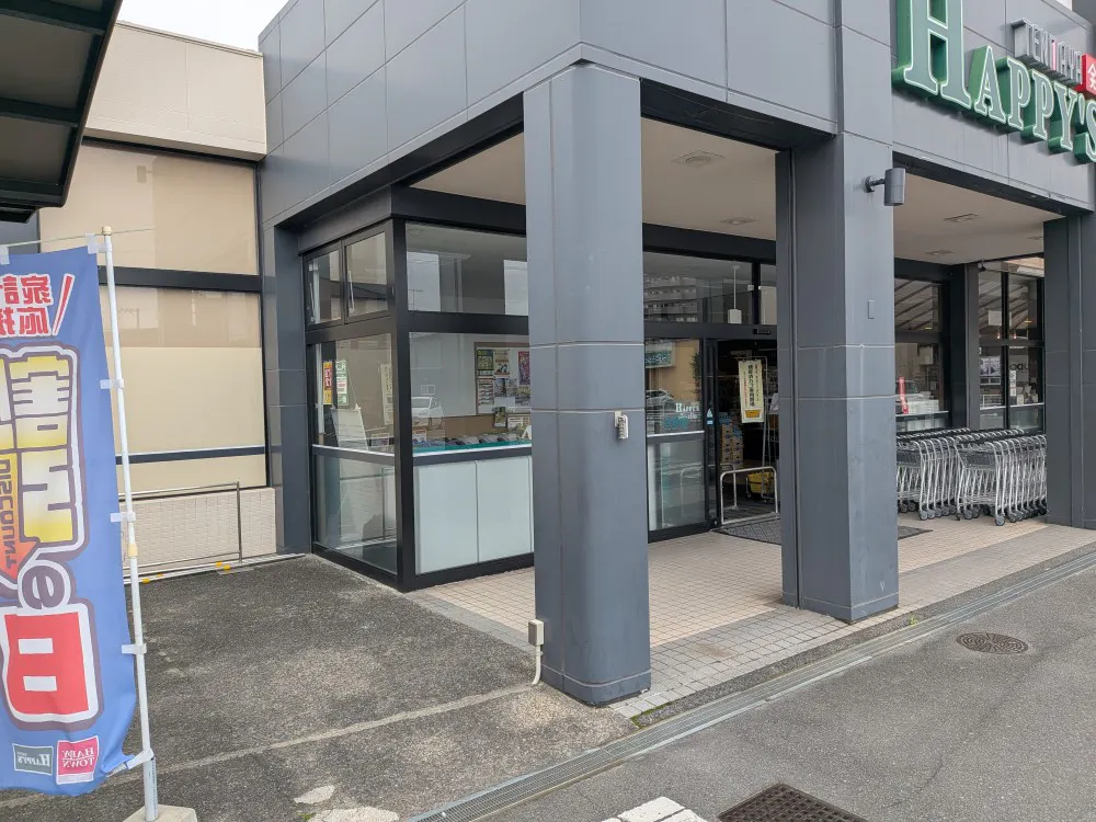 【天満屋ハピーズ老松店】入口横　左側 各種プロモーション、会員獲得イベントに最適な屋外催事イベントスペース