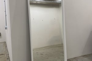 【桜川駅1分】展示会やアパレル系の受注販売会、各種ポップアップに最適!備え付け什器が豊富でアクセス環境抜群のギャラリースペース