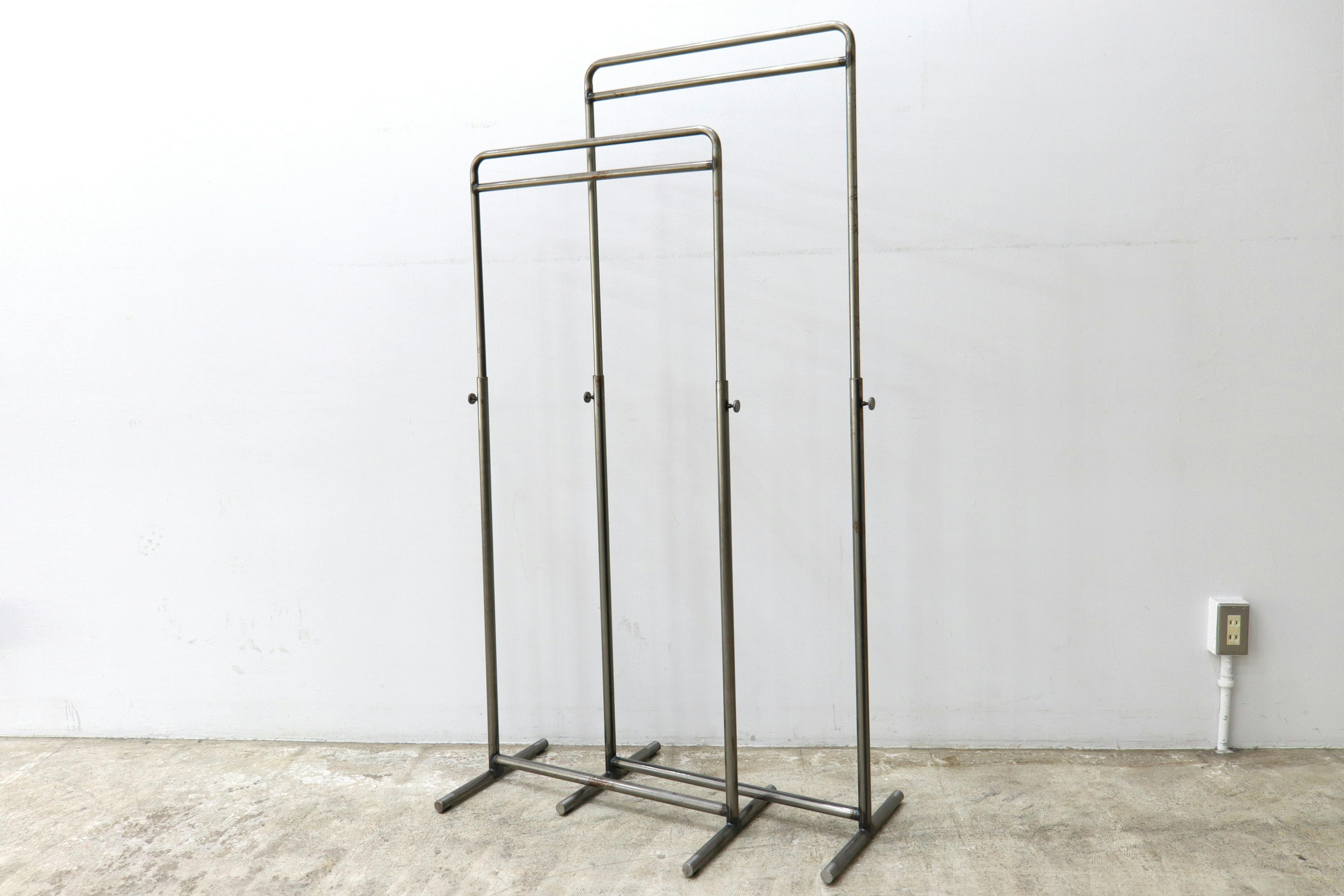 【本町駅7分】路面の駐車場2台付きで南向き / 展示会やポップアップストアに最適 / ガラス張りで開放感のある25坪のレンタルスペース / 無料貸し出し什器が充実