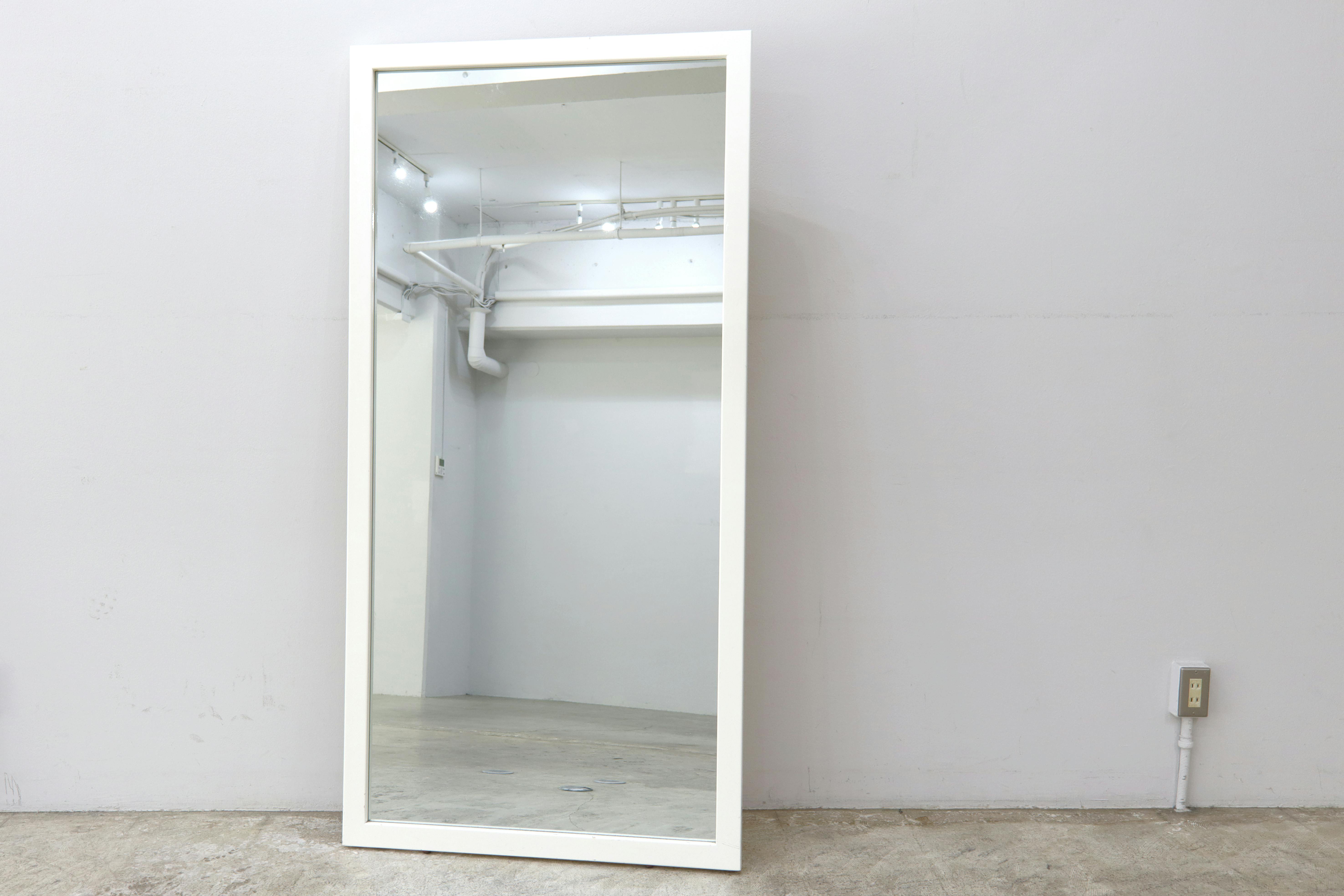 【本町駅7分】路面の駐車場2台付きで南向き / 展示会やポップアップストアに最適 / ガラス張りで開放感のある25坪のレンタルスペース / 無料貸し出し什器が充実