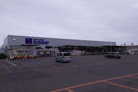 【サンデー浪岡店】風除室 食物販やプロモーション等の出店に最適なホームセンター店内のイベントスペース