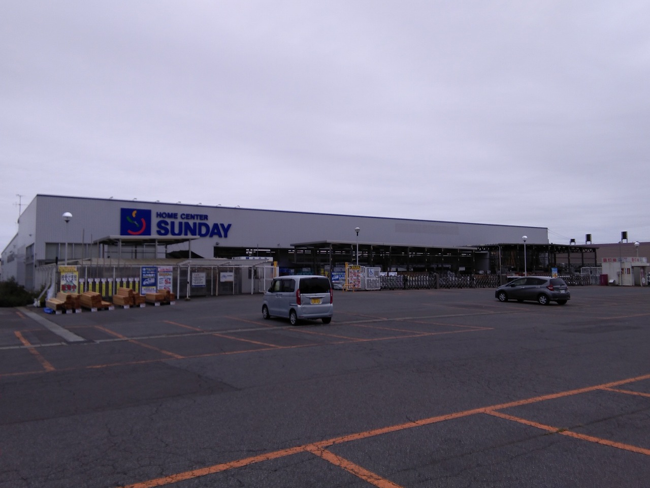 【サンデー浪岡店】風除室　食物販やプロモーション等の出店に最適なホームセンター店内のイベントスペース