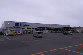 【サンデー浪岡店】風除室 食物販やプロモーション等の出店に最適なホームセンター店内のイベントスペース