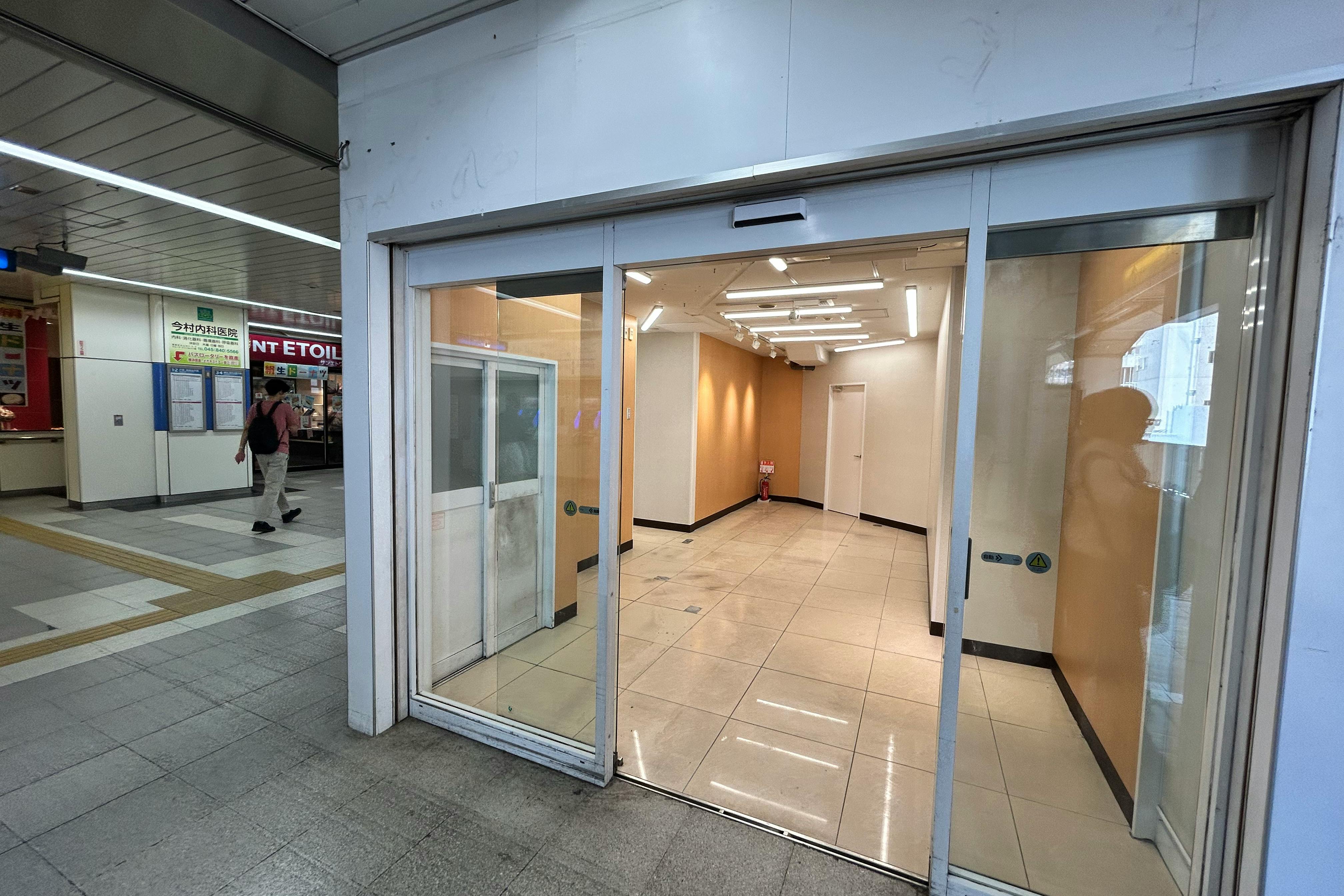 【横浜市営地下鉄ブルーライン上永谷駅】各種プロモーションや物販に最適な人通りの多い改札外イベントスペース