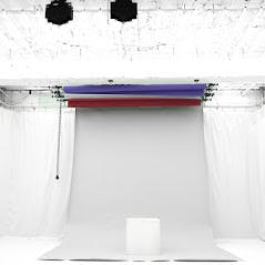 【蒲田駅3分】ポートレートや宣材写真撮影等の人物撮影、新商品のイメージ撮影に最適なクロマキー撮影・ブルーバック撮影が可能な撮影スタジオ