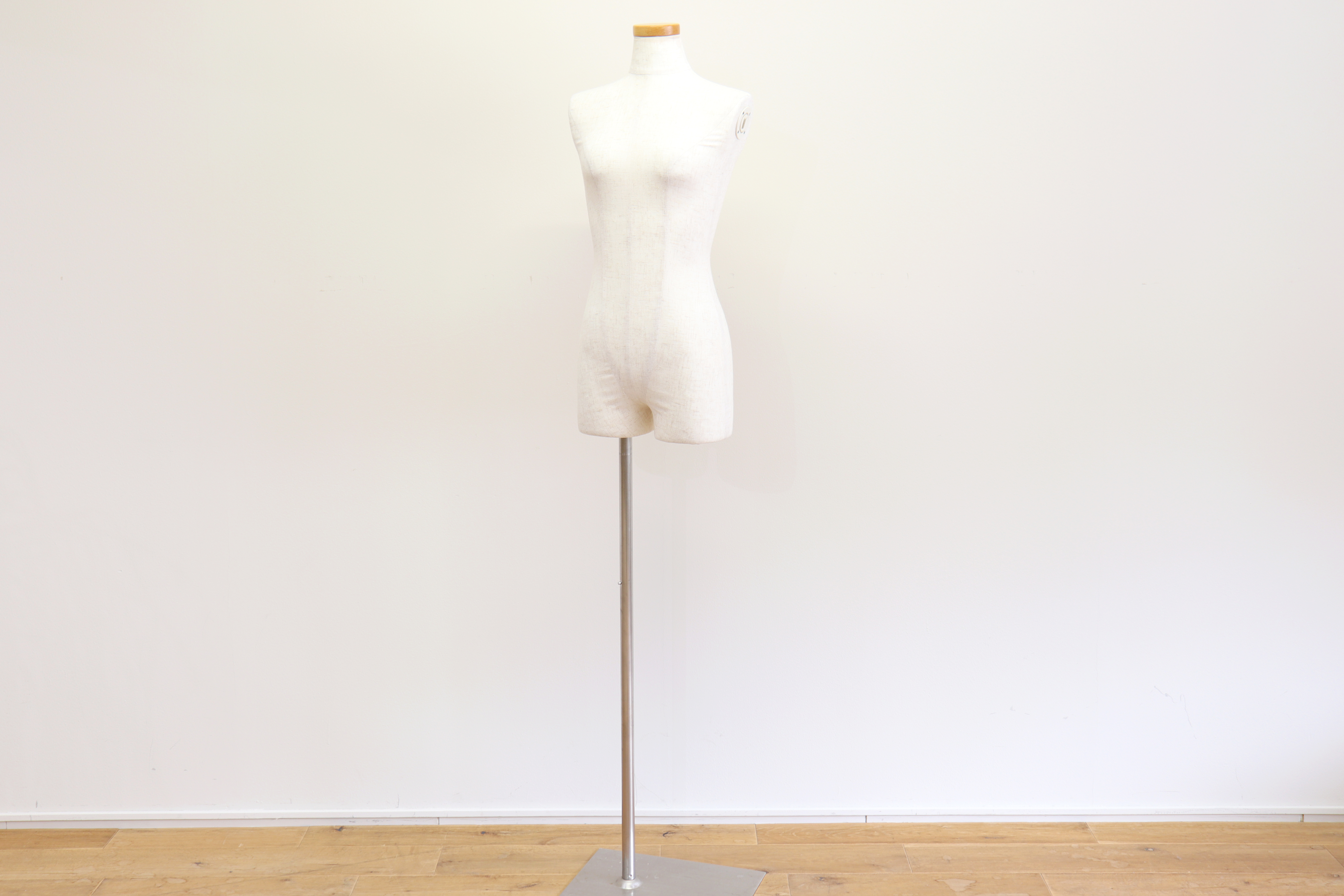 【本町駅7分】展示会やポップアップストア・アパレル向けLIVE配信に適した空間。