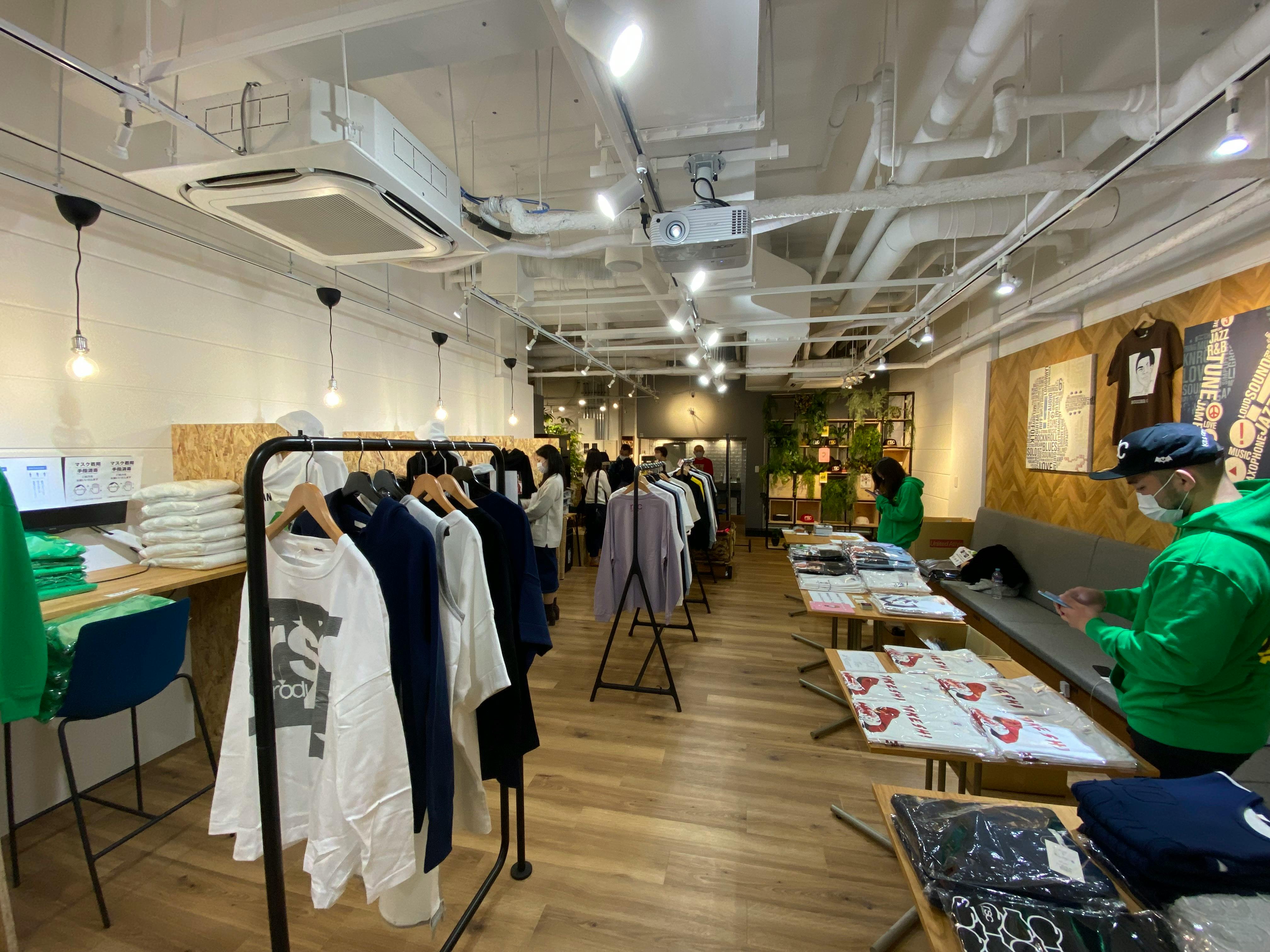 【神保町駅3分】ファミリーセールや撮影会、ポップアップストアの会場に適した音・映像・調光を可変できる緑を基調としたイベントスペース