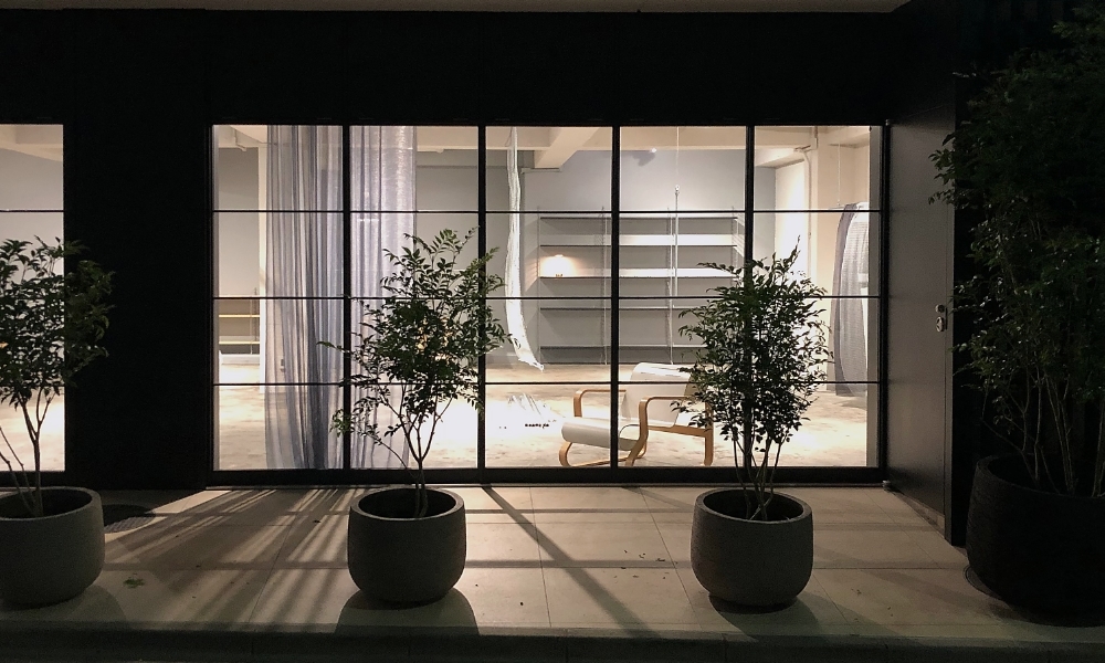 夜間のライトアップで昼間とは違う雰囲気になります。