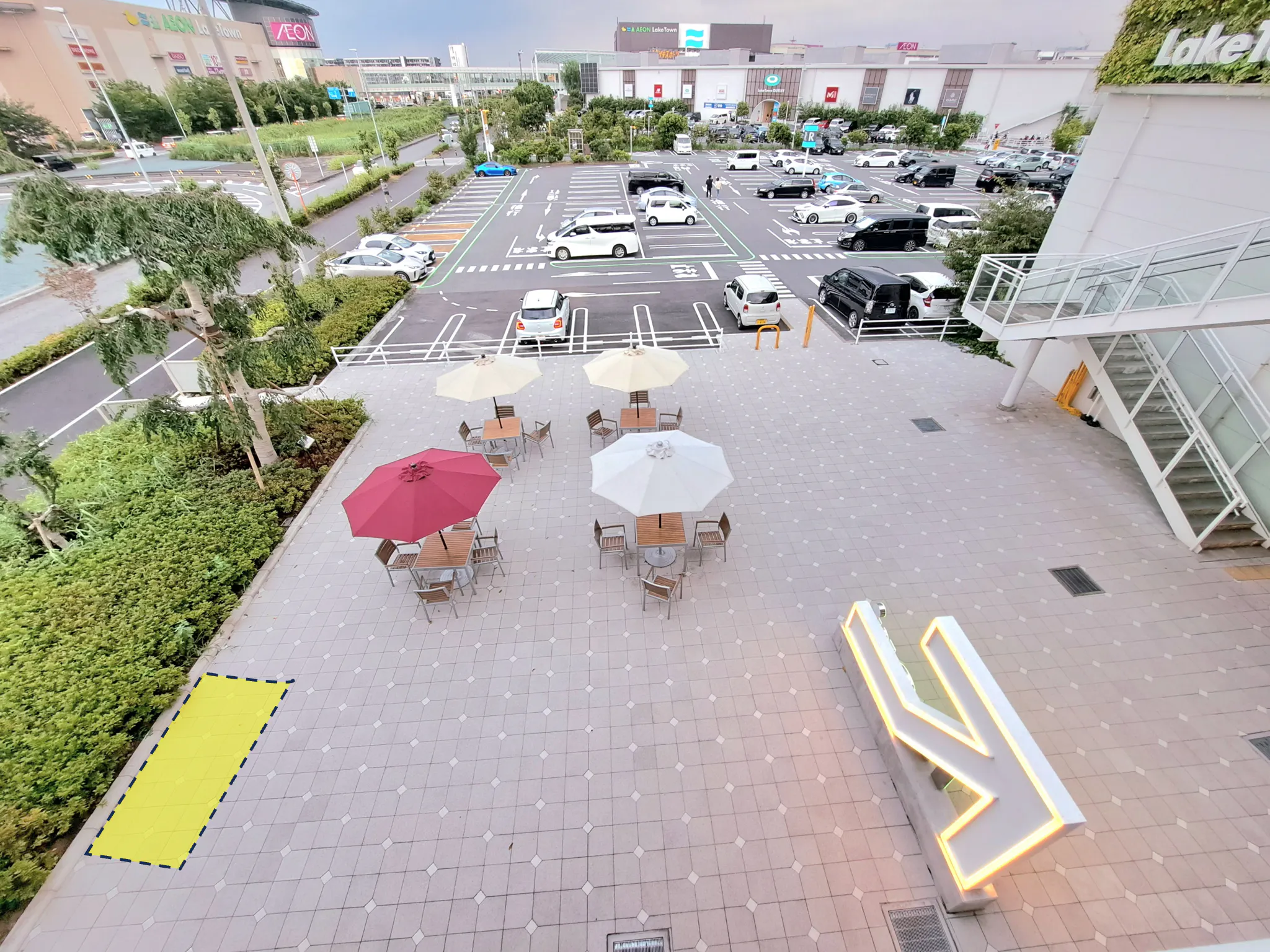 【イオンレイクタウンアウトレット】3rd Ave.1F (先端)   ①