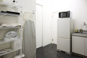 【中目黒駅10分】撮影や展示会に利用可能なコーヒースタンド併設の貸しスペース