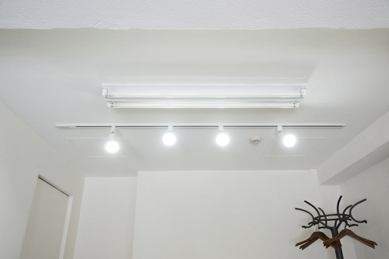 スポットライトあり。