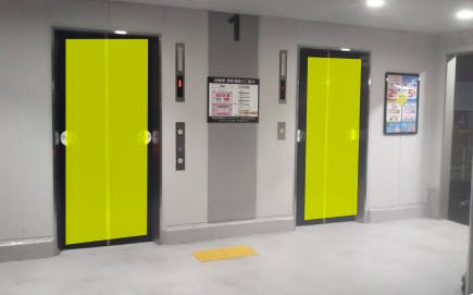 【イオン藤井寺ショッピングセンター】モール内広告 立体駐車場エレベーターの画像