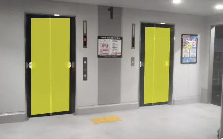 【イオン藤井寺ショッピングセンター】モール内広告 立体駐車場エレベーターの画像