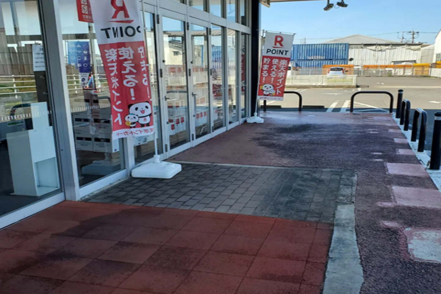 【西友 改田店】店舗外 (北側入口横 軒下) プロモーション用途や物販、食物販のポップアップストアに最適なスーパー店内催事イベントスペース