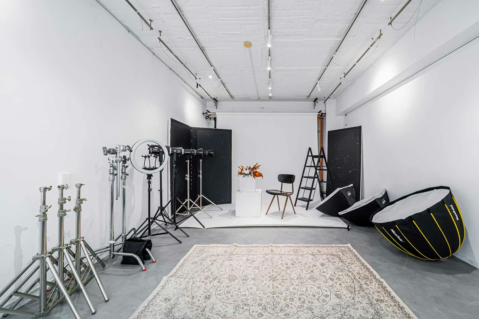 【初台駅5分】カメラ1台で本格的な撮影可能/撮影実績多数/近隣駐車場多数で搬入も簡単