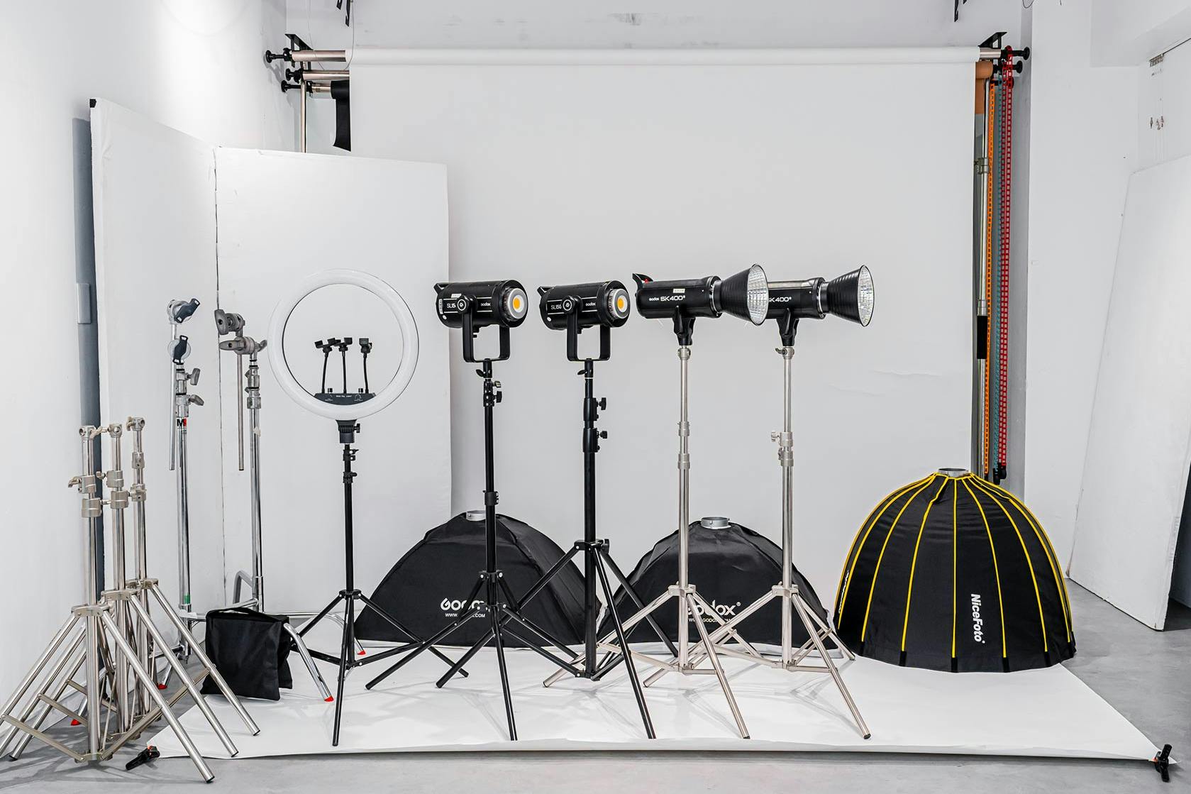 【初台駅5分】カメラ1台で本格的な撮影可能/撮影実績多数/近隣駐車場多数で搬入も簡単